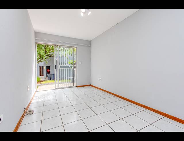 1 BEDROOM APARTMENT TO LET IN RADIOKOP